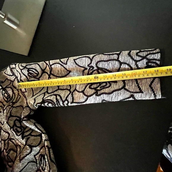 Black and White REVERSIBLE Floral Women's Stunning Jacket size Small NWT ✨ - Picture 12 of 14